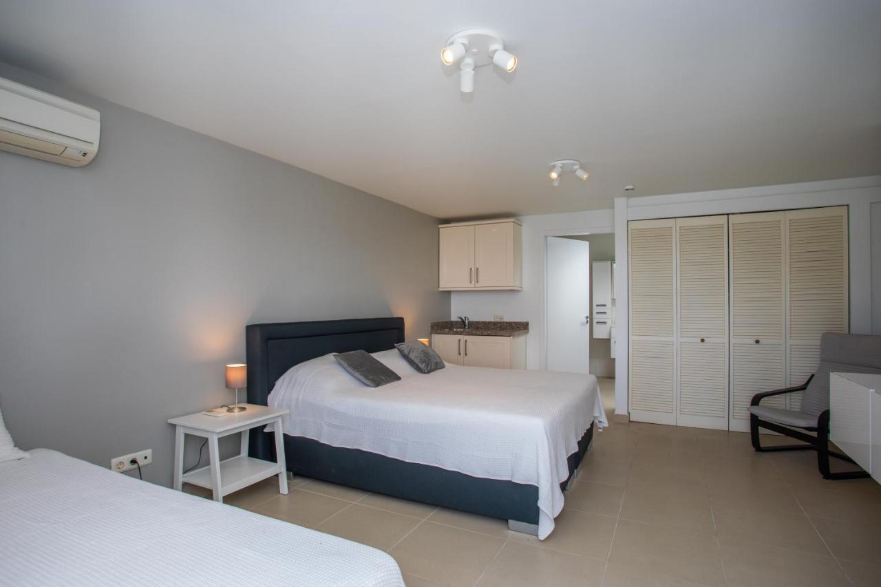 Blue Bay Beach Apartments ภายนอก รูปภาพ
